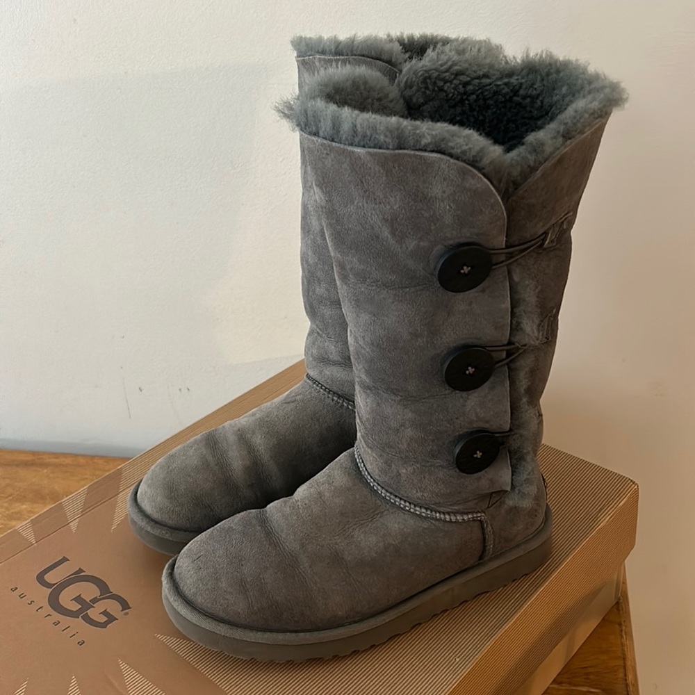 UGG Bailey Button